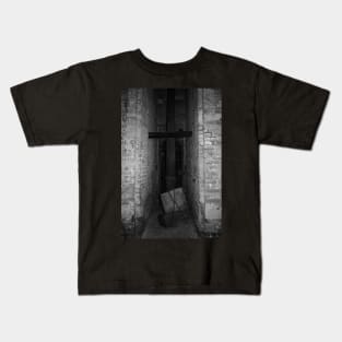Milan. Castello Sforzesco Gate Mechanism in black and white Kids T-Shirt